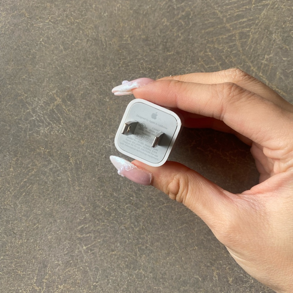 Apple USB Charger Plug - Picture 3 of 3